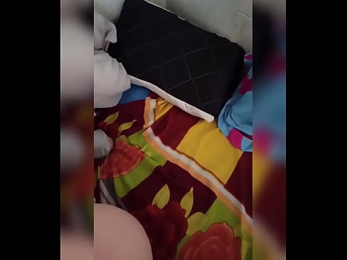 ❤️ Dakina ta zauna a gida ita kadai saboda mijinta ya tafi hutu sai na yi amfani da damar in yi mata fyade na cika mata gindi da nono. Batsa kawai ☑